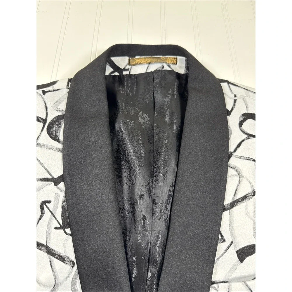 Sand The Red Carpet Brocaded Abstract White‎ And Black Men's Dinner Jacket Nice!